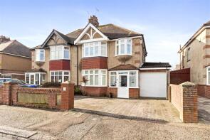 11, Loxwood Avenue, Gaisford, Worthing BN14 7QZ