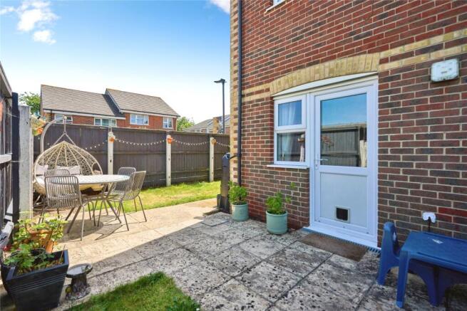 Woodbine Close, Newport, Isle of Wight, PO30 photo 4