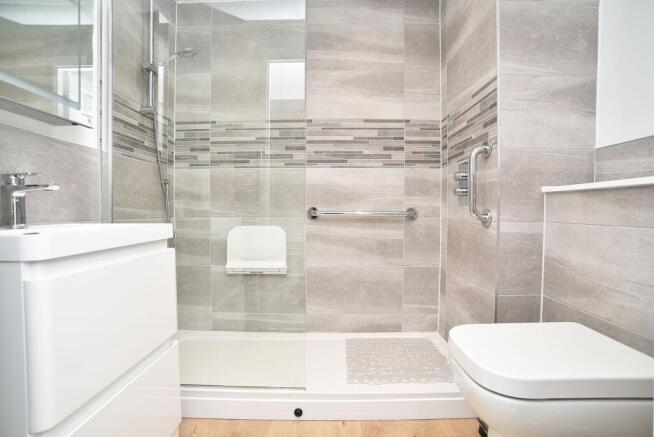 2 bed Flat for sale Image 4