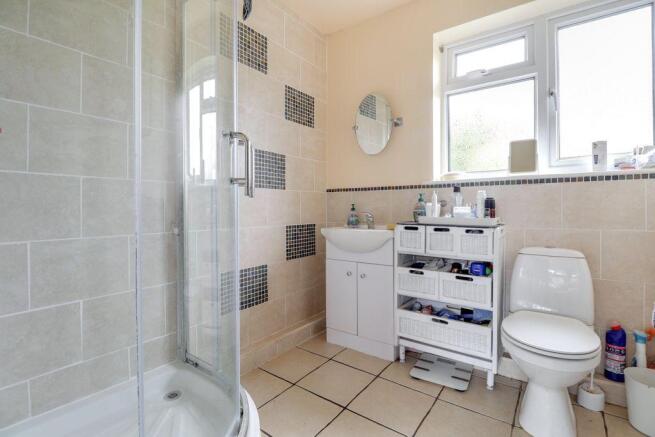 Ensuite to Bed 1