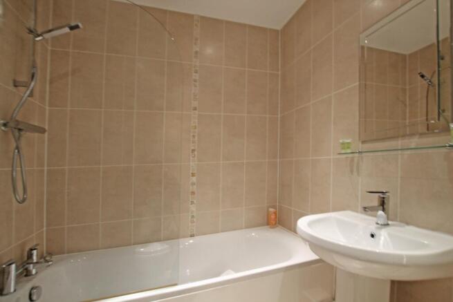 2 bed Flat to rent Image 5