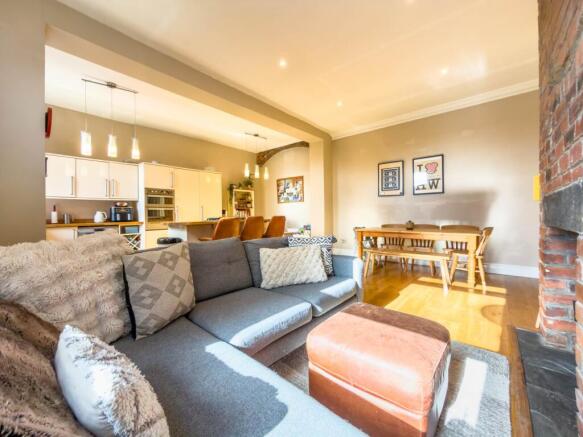 3 bed Semi-Detached for sale Image 12