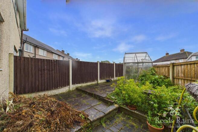 2 bed Semi-Detached to rent Image 8