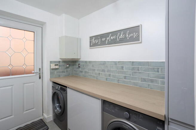 5 bed Detached for sale Image 7