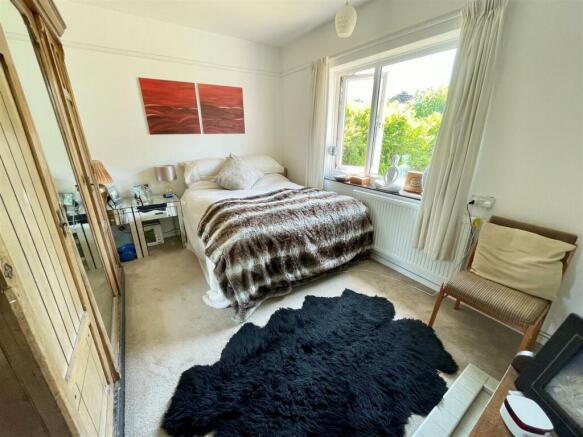 6. bed1.jpg