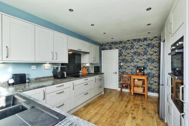 3 bed Bungalow for sale Image 5