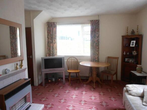 SITTING/DINING ROOM