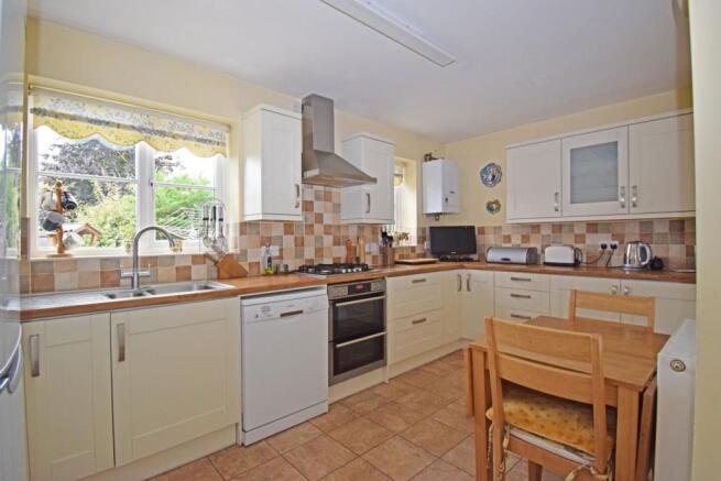 14 Paddock Close, kitchen a.jpg