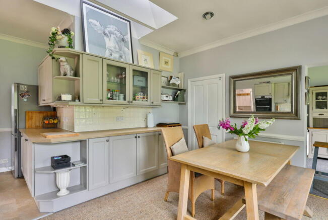 4 bed Detached for sale Image 10