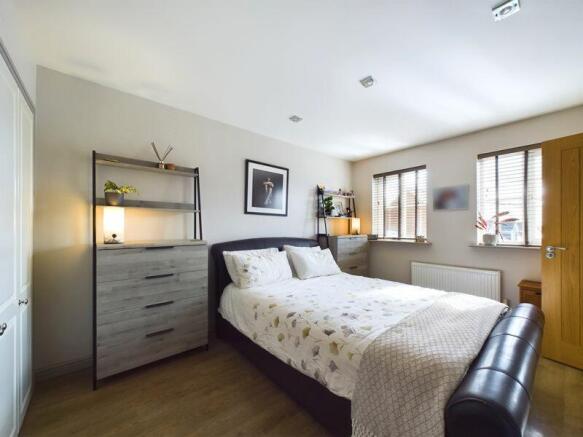 Bedroom 1 pic 1