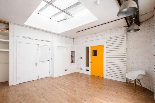 London F Studios 8 - 3