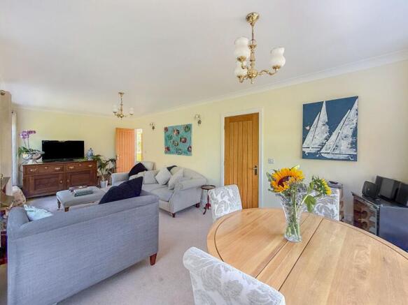 4 bed Detached for sale Image 11