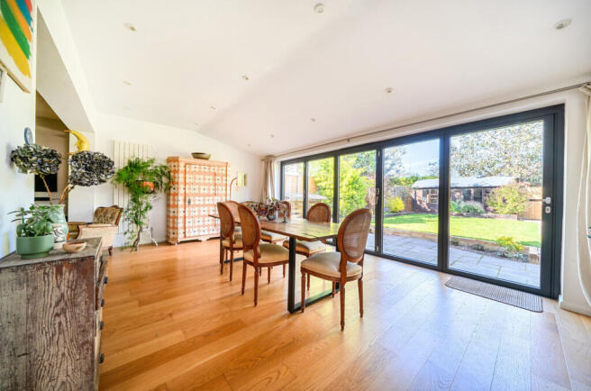 1438952-16-69d567...