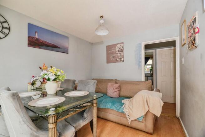 3 bed Terraced for sale Image 3