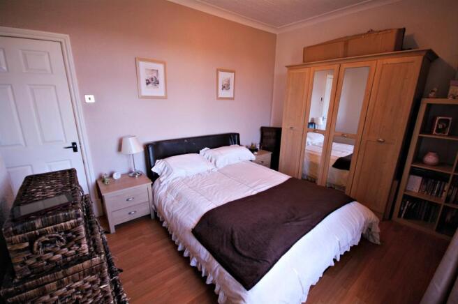 bedroom 1 hapton (1)