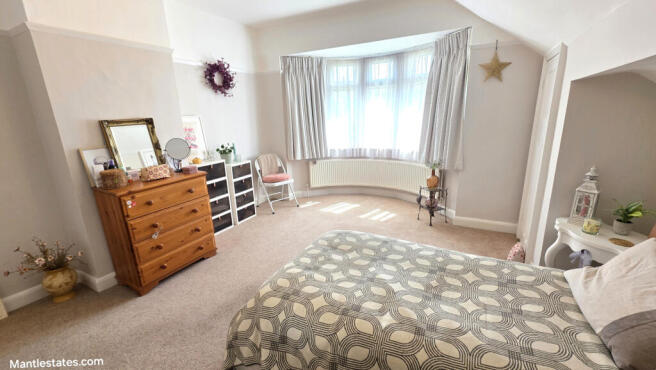 3 bed semi-detached house for sale Derwent Avenue