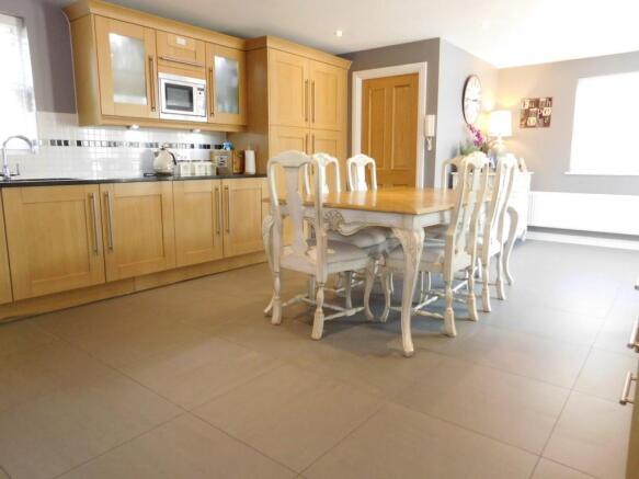 Kitchen/Breakfast...