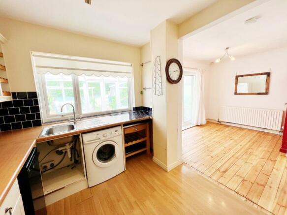 Kitchen pic 3.jpg