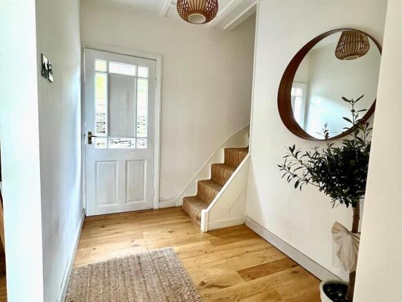 5 bed Semi-Detached for sale Image 11
