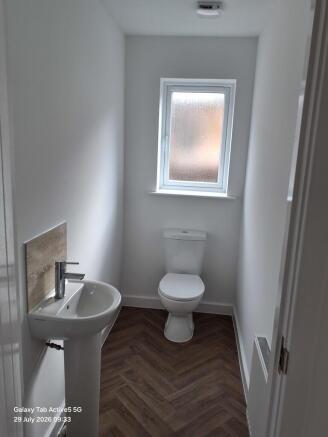 3 bed Semi-Detached to rent Image 6