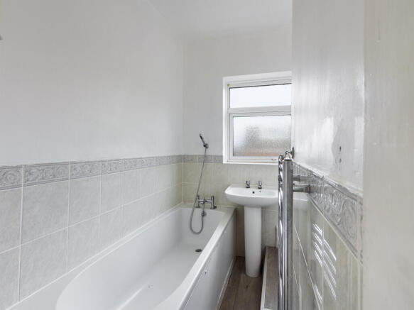 2 bed End of Terrace to rent Image 9