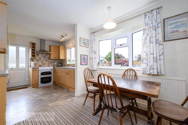 4 bed Bungalow for sale Image 8