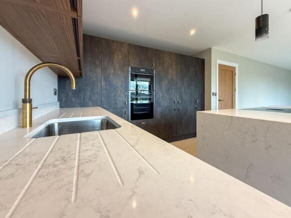 4 bed Detached for sale Image 4