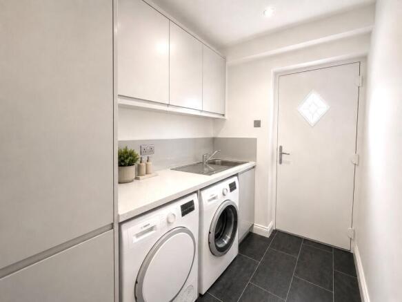 4 bed Detached for sale Image 6