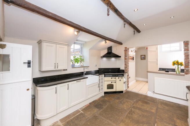 4 bed Detached for sale Image 10