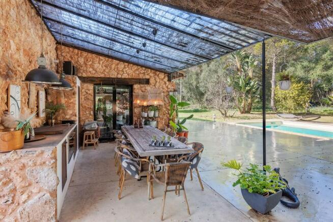 Outdoor Kitchen