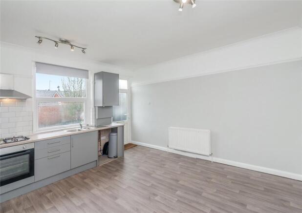 2 bed Terraced to rent Image 6