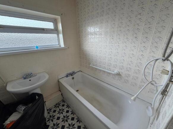 3 bed House for sale Image 10