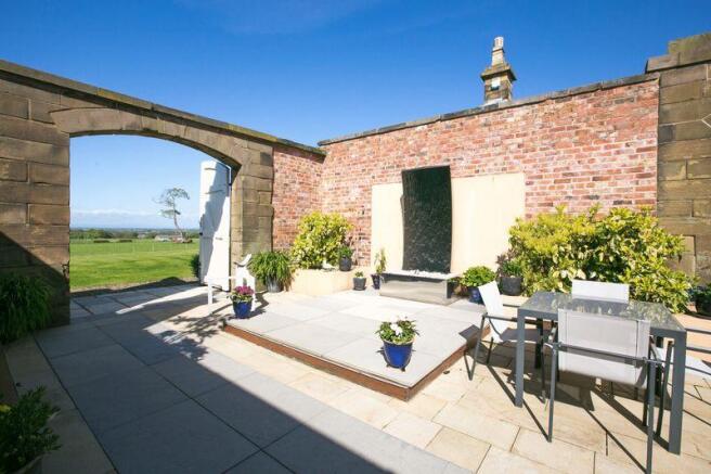 Courtyard garden
