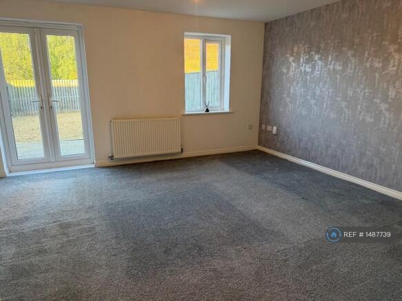 3 bed Semi-Detached to rent Image 4