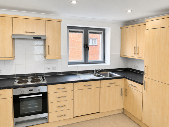 2 bed Flat to rent Image 2