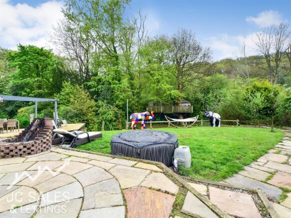 4 bed Detached for sale Image 12