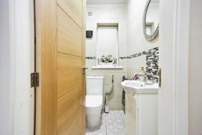 6 bed Semi-Detached for sale Image 10