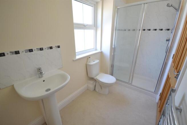 EN-SUITE SHOWER ROOM