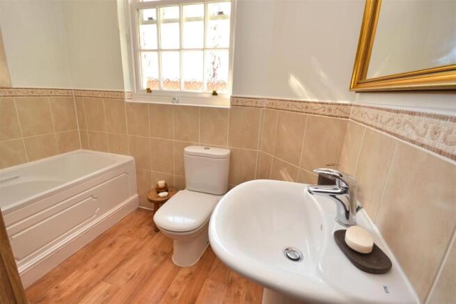 Bathroom (1).jpg