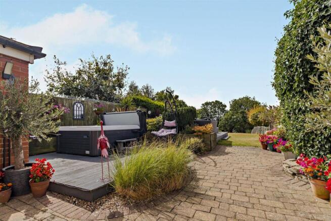 5 bed Semi-Detached for sale Image 12