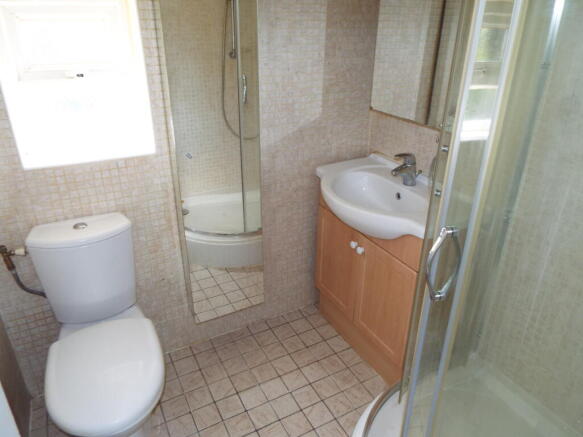 Shower room.