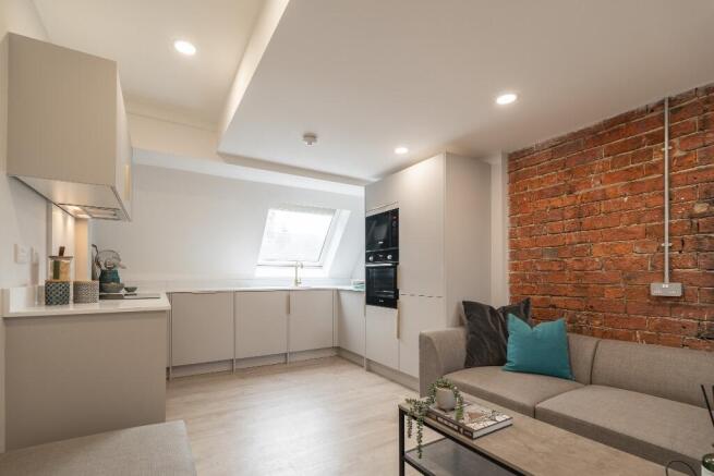 4 bed Apartment to rent Image 9