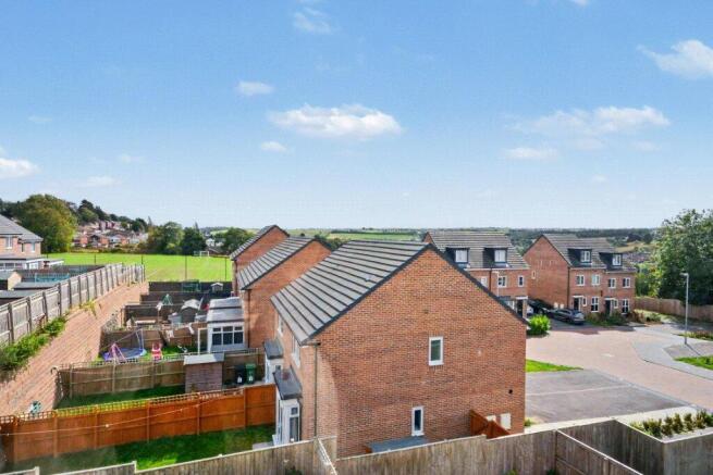 4 bed Semi-Detached for sale Image 12