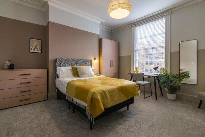 6 Double Bedrooms with En-suite