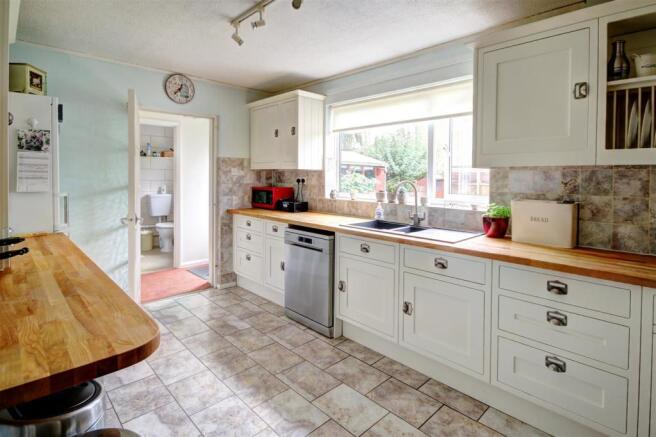 Kitchen 2.jpg