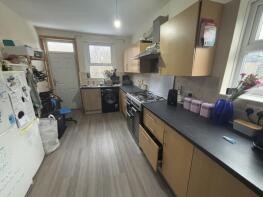 4, Buckingham Mount, Headingley, Leeds LS6 1DN