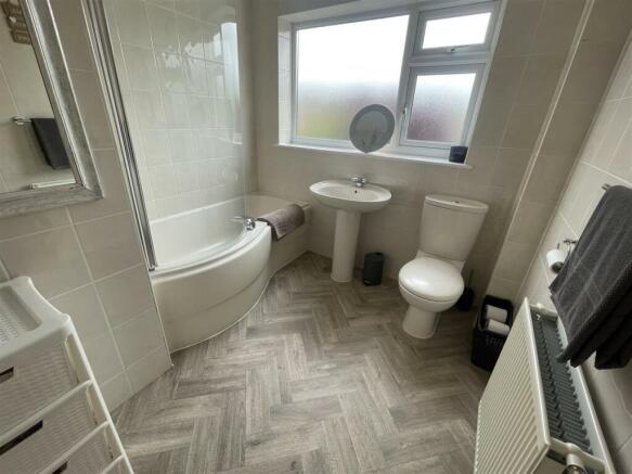 Bathroom - Rear