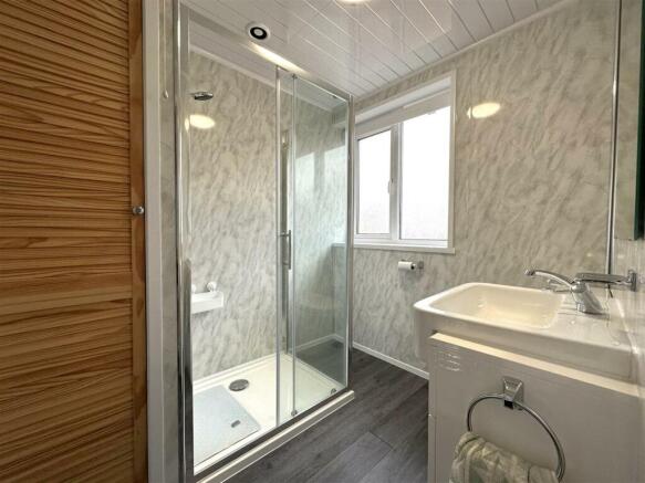 Shower Room 993