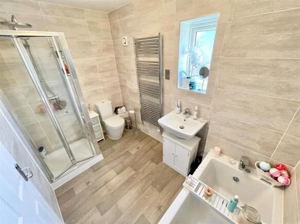 Master Ensuite
