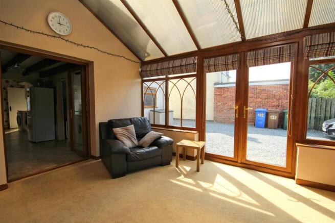 Superb open plan option making it a great entertai